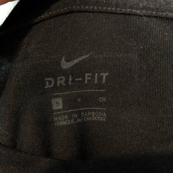 Vintage Nike medium length cropped black athletic t-shirt - Picture 4 of 4